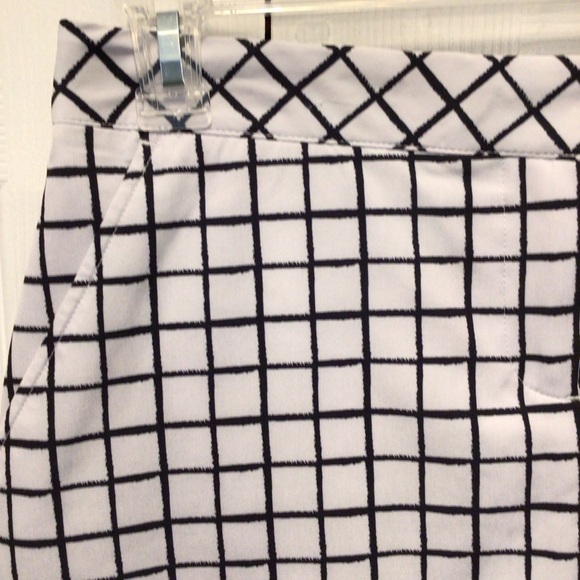 IZOD Women's Black & White Check Print Golf Swing Flex Skort with Pockets Size 2 - Picture 2 of 8